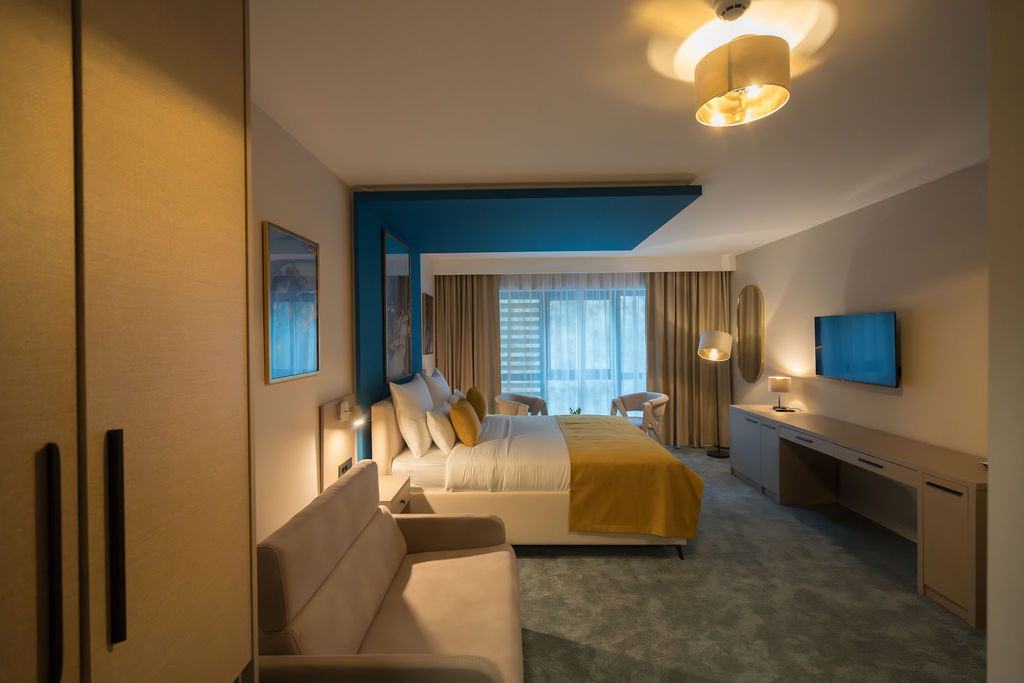 Deluxe Double + Extra Bed — detail